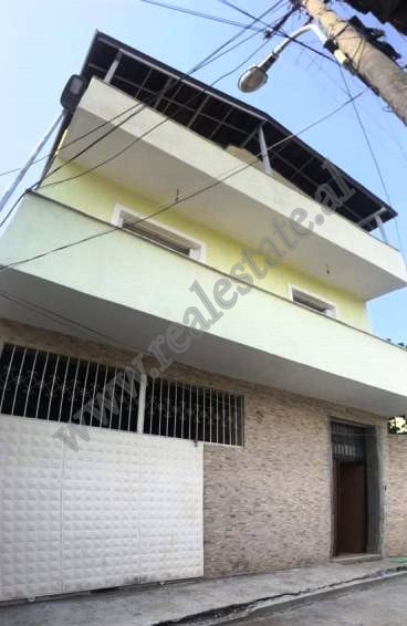 Villa de tres pisos en venta en la ciudad de Elbasan, albania (2)