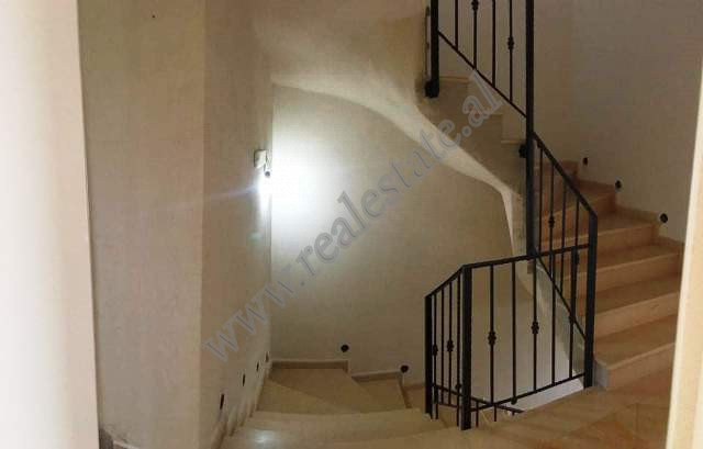 Villa de tres pisos en venta en la ciudad de Elbasan, albania (7)