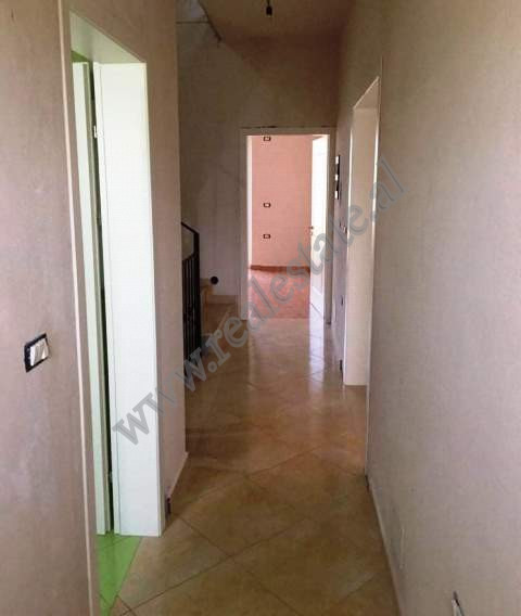 Villa de tres pisos en venta en la ciudad de Elbasan, albania (8)