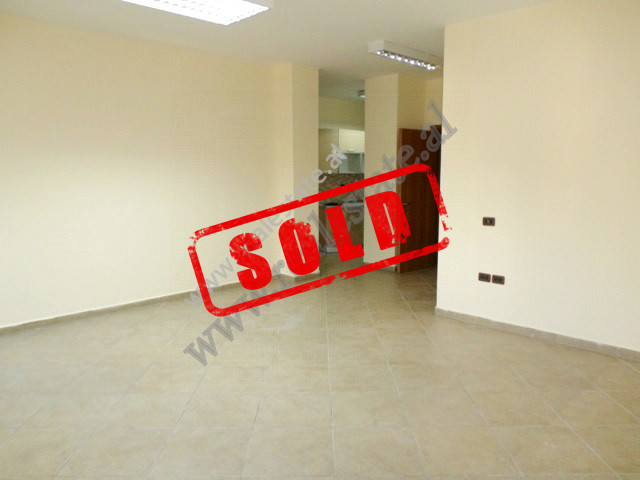 Apartamento de tres habitaciones en venta cerca de la calle elbasani en Tirana, albania