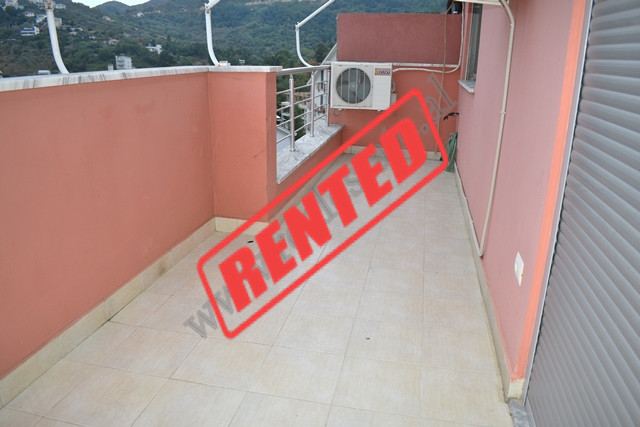 Zweizimmer-duplex-wohnung zur miete in liqeni i thate in Tirana, albanien