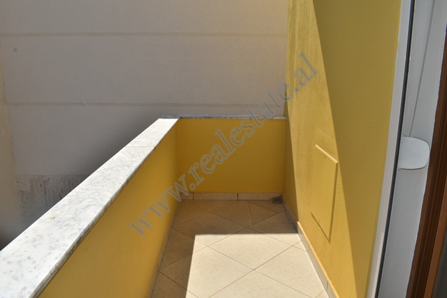 Villa de tres pisos en alquiler en el barrio Sauk i vjetër en Tirana, albania (8)