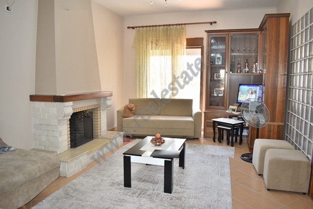 Villa de tres pisos en venta en la zona Sauk i vjeter en Tirana, albania