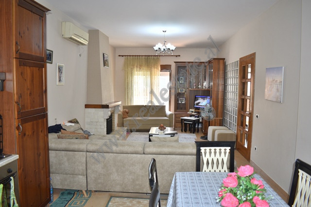 Villa de tres pisos en venta en la zona Sauk i vjeter en Tirana, albania (2)