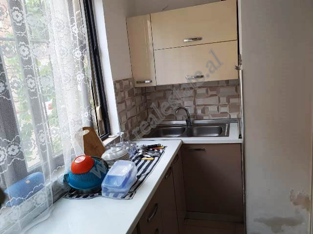 Apartamento de dos habitaciones en venta cerca de la calle mine peza en Tirana, albania (3)