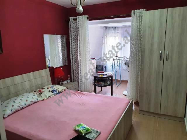 Apartamento de dos habitaciones en venta cerca de la calle mine peza en Tirana, albania (4)