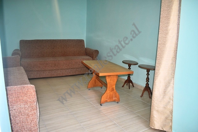Zweizimmerwohnung zur miete im vasil shanto-viertel in Tirana, albanien (2)