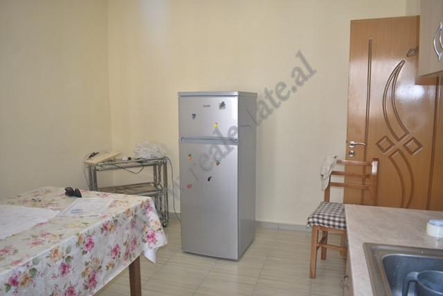 Zweizimmerwohnung zur miete im vasil shanto-viertel in Tirana, albanien (6)