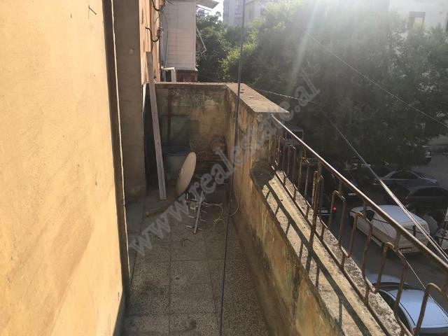 Apartamento de dos habitaciones en venta cerca de la calle mine peza en Tirana, albania (2)