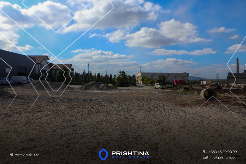 Land with warehouse for rent in Obiliq (2)