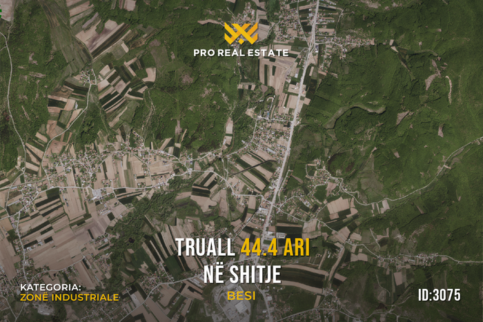 Terreno de 44,4 ari à venda em besi