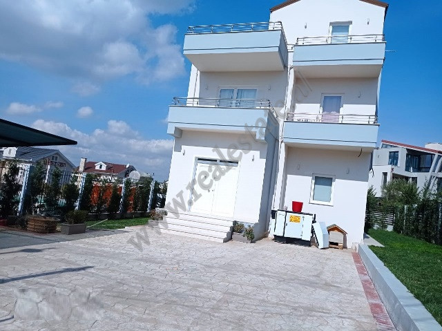 Villa de tres pisos en alquiler en la zona de lundra en Tirana