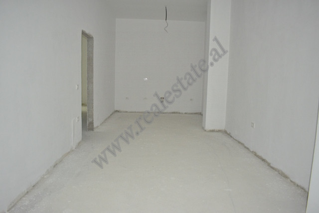 Apartament me dy dhoma gjumi për shitje në rrugën peti në Tiranë, shqipëri (2)