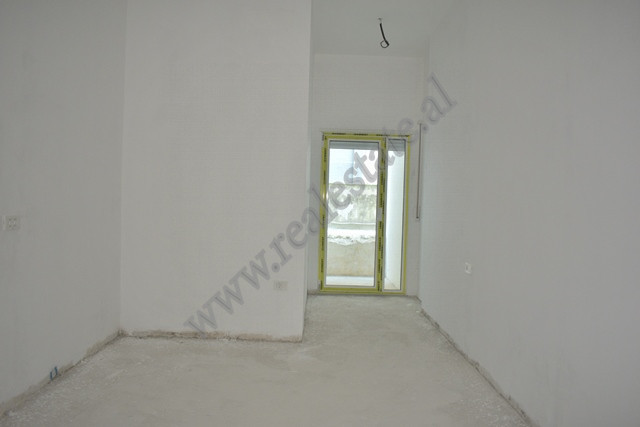 Apartament me dy dhoma gjumi për shitje në rrugën peti në Tiranë, shqipëri (3)