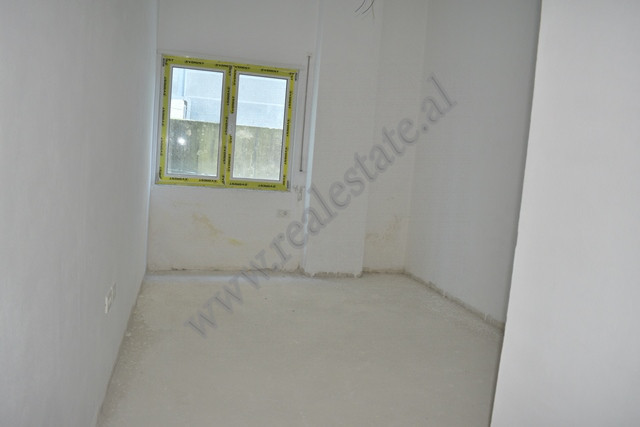 Apartament me dy dhoma gjumi për shitje në rrugën peti në Tiranë, shqipëri (4)