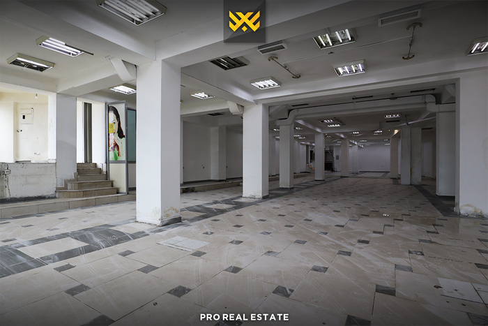 Local de 434m² en venta en Bregu i Diellit.