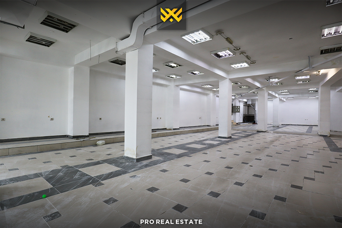Local de 434m² en venta en Bregu i Diellit.