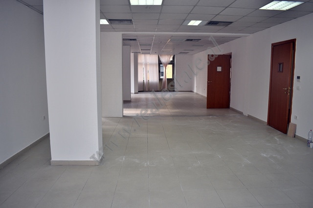 Espaço de escritório para alugar perto da praça wilson em Tirana, albânia (2)