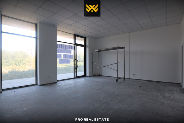 Local / bureau 55m² à louer à Prishtina e Re (3)