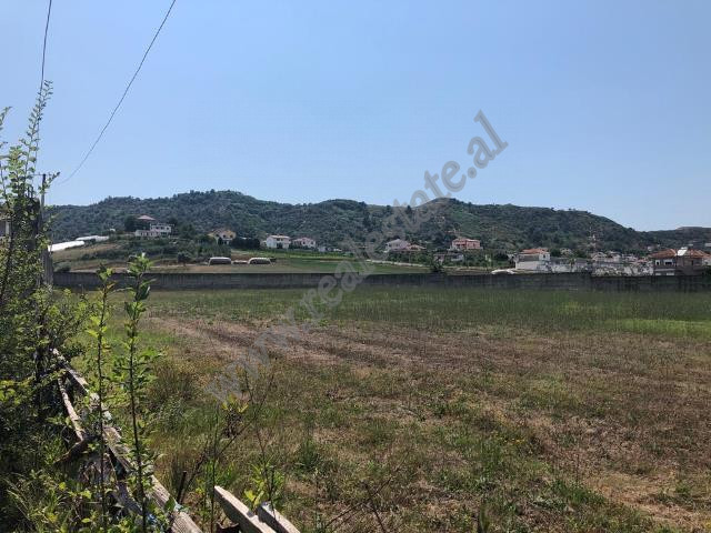 Terreno in vendita al passaggio superiore di kashari, vicino all'autostrada Tirana-Durrës
