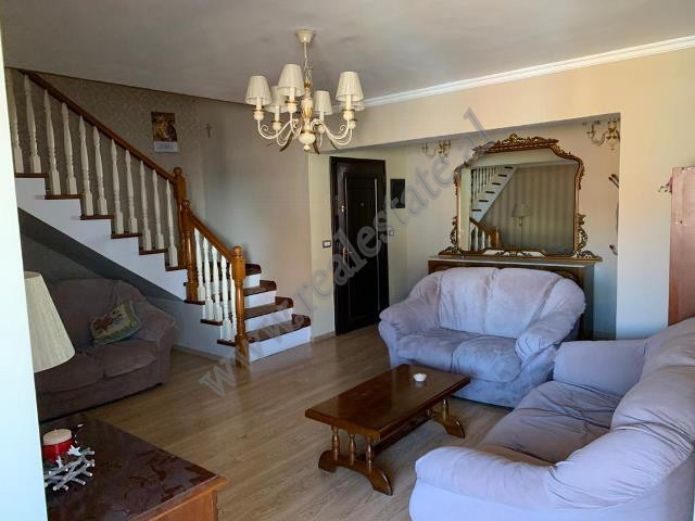 Appartamento duplex in vendita in via memo meto vicino a via ferit xhajko a Tirana, albania (2)
