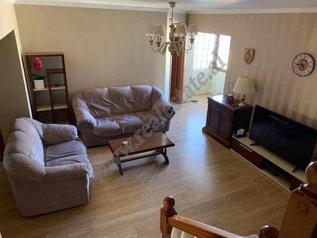 Appartamento duplex in vendita in via memo meto vicino a via ferit xhajko a Tirana, albania (3)