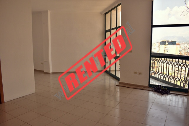 Büro duplex-wohnung zur miete in der kavaja-straße in Tirana, albanien