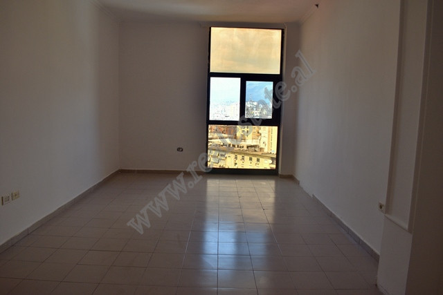 Büro duplex-wohnung zur miete in der kavaja-straße in Tirana, albanien (3)