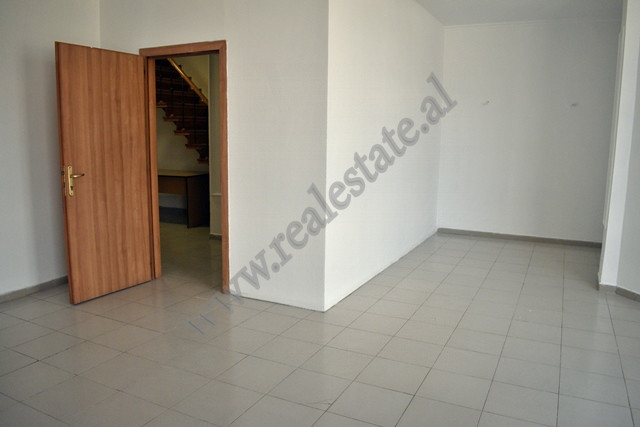 Büro duplex-wohnung zur miete in der kavaja-straße in Tirana, albanien (4)