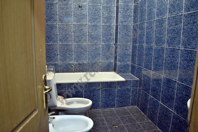 Büro duplex-wohnung zur miete in der kavaja-straße in Tirana, albanien (6)