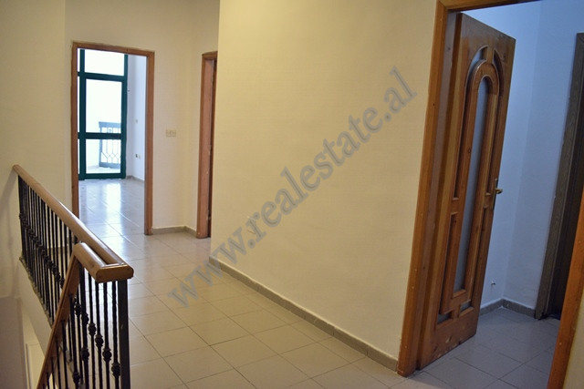 Büro duplex-wohnung zur miete in der kavaja-straße in Tirana, albanien (8)