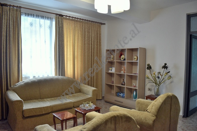 Apartamento de um quarto para alugar perto de pjeter budi em Tirana (2)