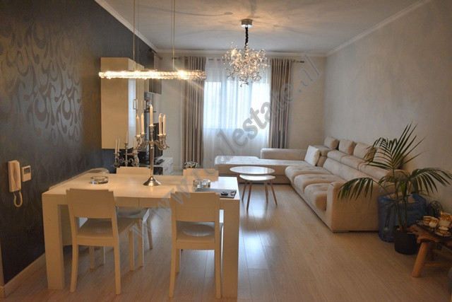 Apartamento de tres habitaciones en venta en la zona porcelani en Tirana, albania