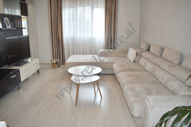 Apartamento de tres habitaciones en venta en la zona porcelani en Tirana, albania (2)