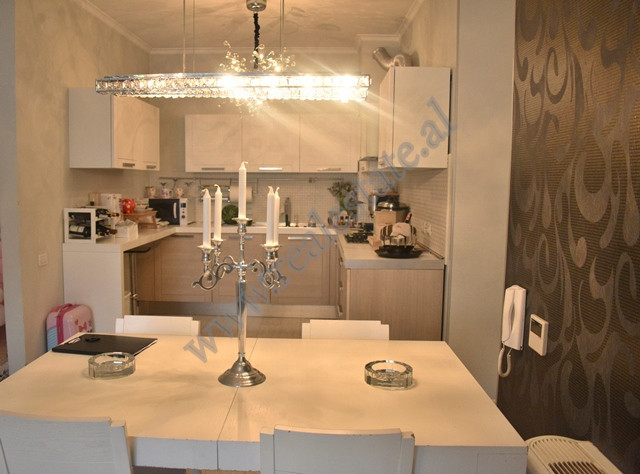 Apartamento de tres habitaciones en venta en la zona porcelani en Tirana, albania (3)
