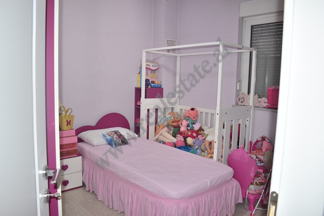 Apartamento de tres habitaciones en venta en la zona porcelani en Tirana, albania (6)