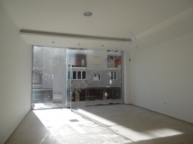 Spazio commerciale in vendita vicino a via muhamet gjollesha a Tirana, albania (7)