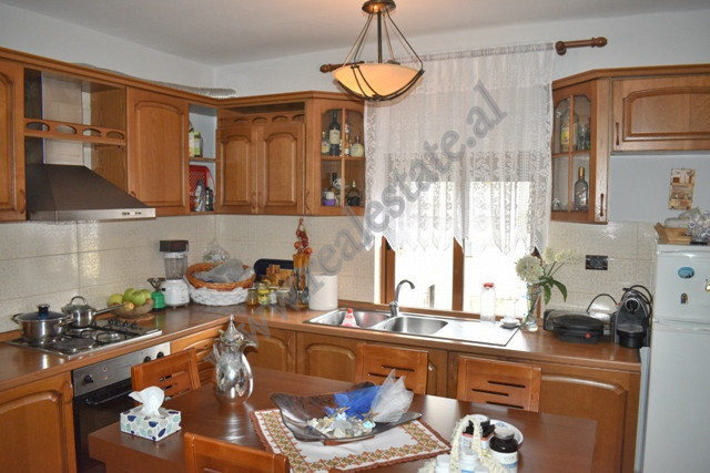 Appartamento di tre camere in vendita in via bardhyl a Tirana, albania (4)