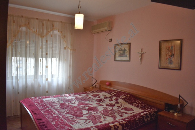 Appartamento di tre camere in vendita in via bardhyl a Tirana, albania (5)
