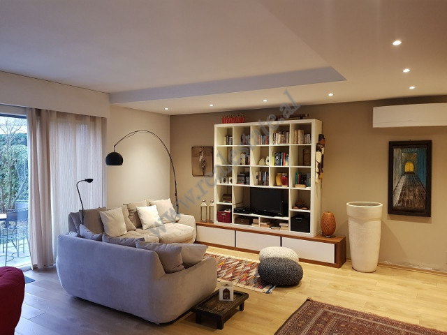 Three bedroom apartment with yard for sale in lunder, Tirana (2)