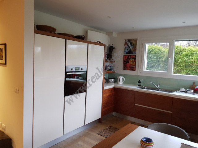 Three bedroom apartment with yard for sale in lunder, Tirana (3)