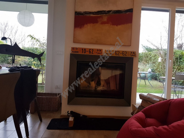 Three bedroom apartment with yard for sale in lunder, Tirana (4)