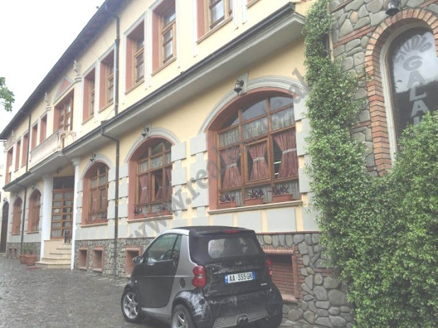 Edificio de tres plantas en venta cerca del castillo en Elbasan, albania