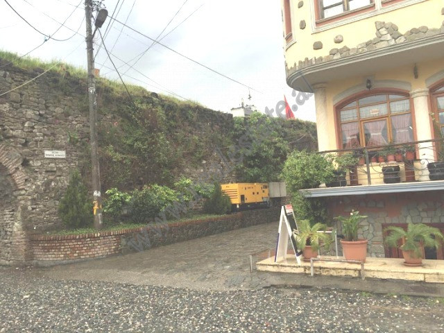 Edificio de tres plantas en venta cerca del castillo en Elbasan, albania (2)