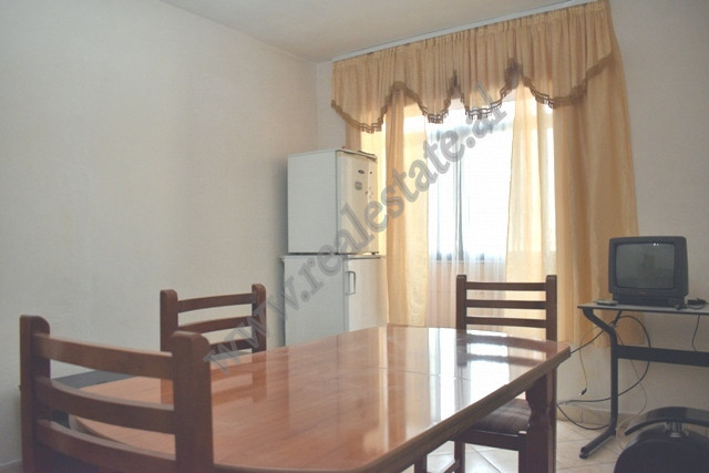 Zwei-zimmer-wohnung zur miete in der todi shkurti straße in Tirana, albanien (3)