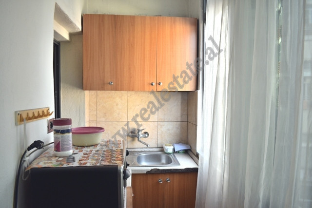 Zwei-zimmer-wohnung zur miete in der todi shkurti straße in Tirana, albanien (4)