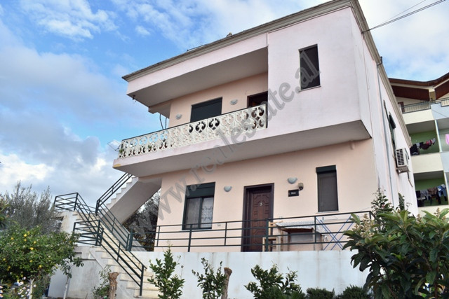 Villa à deux étages à vendre dans la rue 3 vellezerit kondi à Tirana, albanie