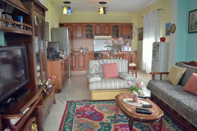 Villa à deux étages à vendre dans la rue 3 vellezerit kondi à Tirana, albanie (2)