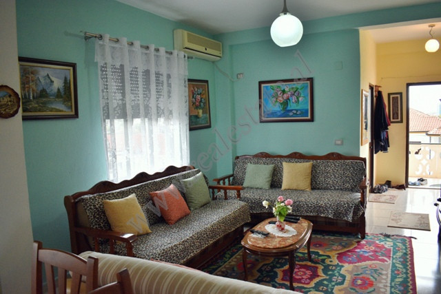 Villa à deux étages à vendre dans la rue 3 vellezerit kondi à Tirana, albanie (4)