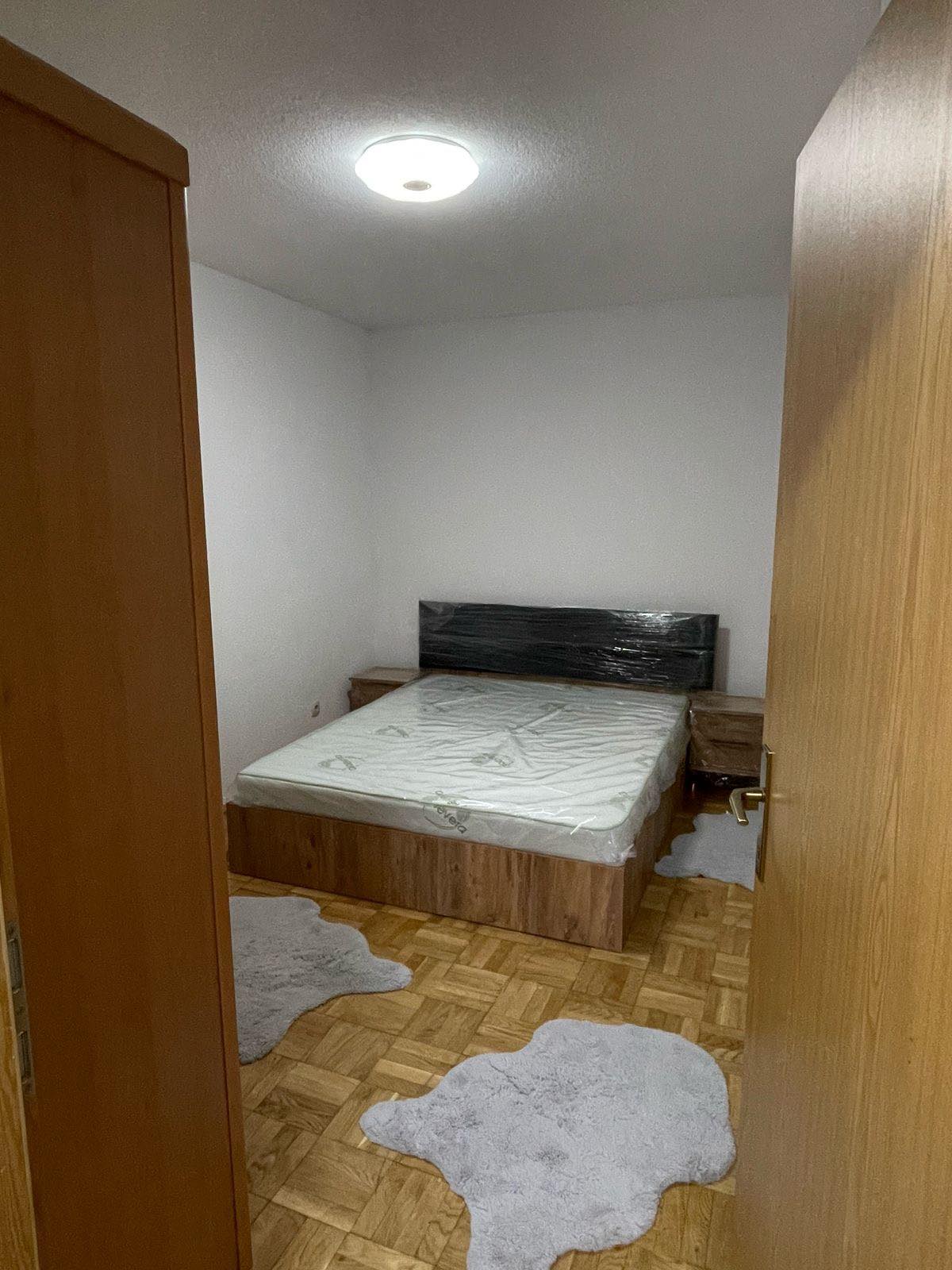 Banesë me qira 1+1 në qendër